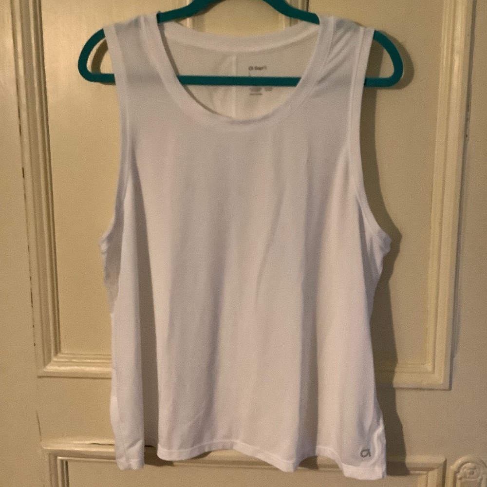 🌺 White GapFit Tank L NWOT